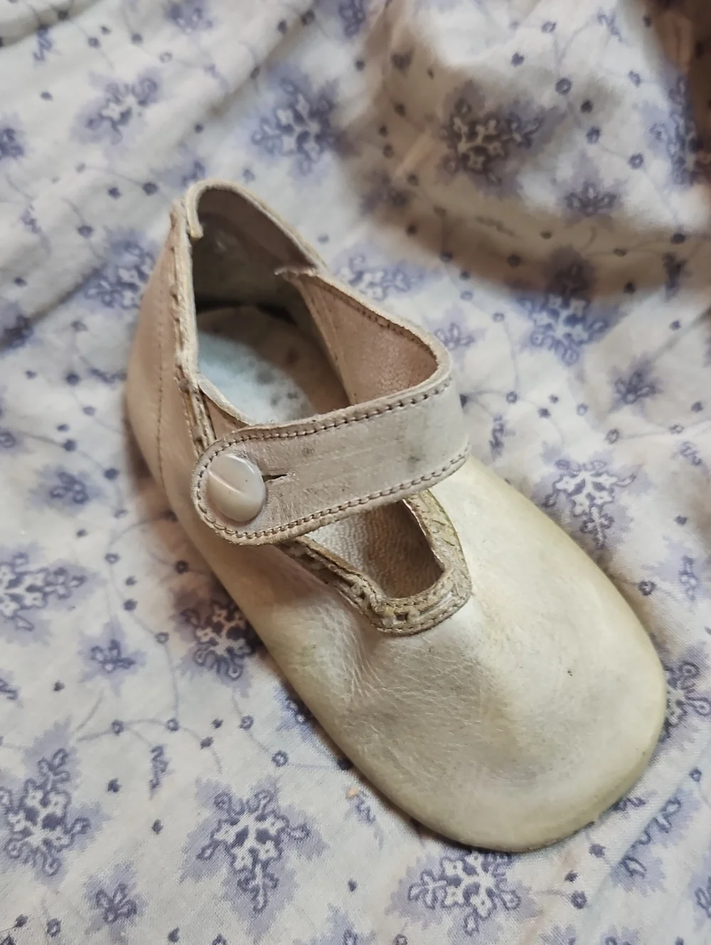 Antique Children's Mary Jane Leather Shoe in Cream